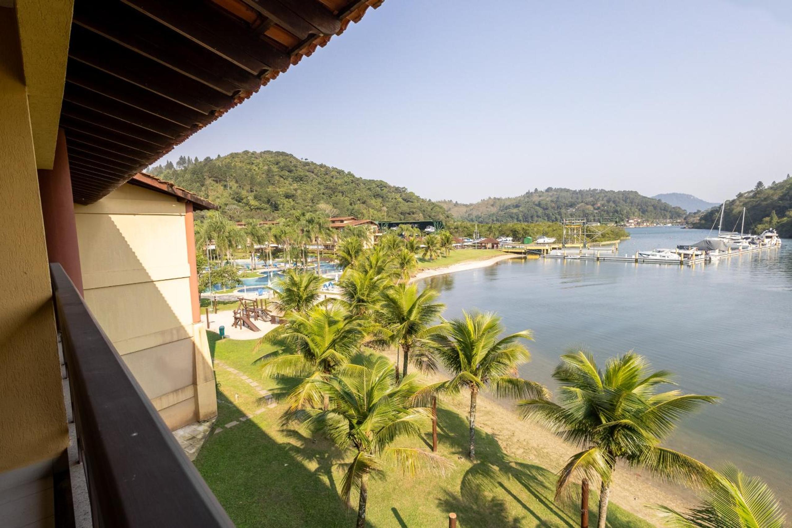 Duplex no Condomínio Costa Bella em Angra dos Reis