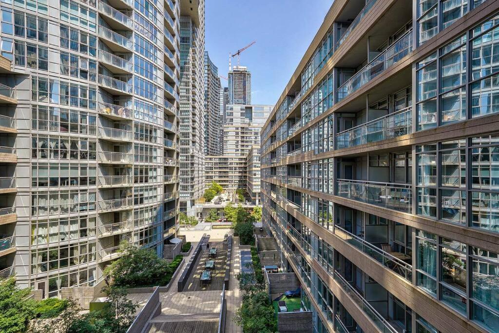 Designer 2BR Downtown Condo, Rogers Center