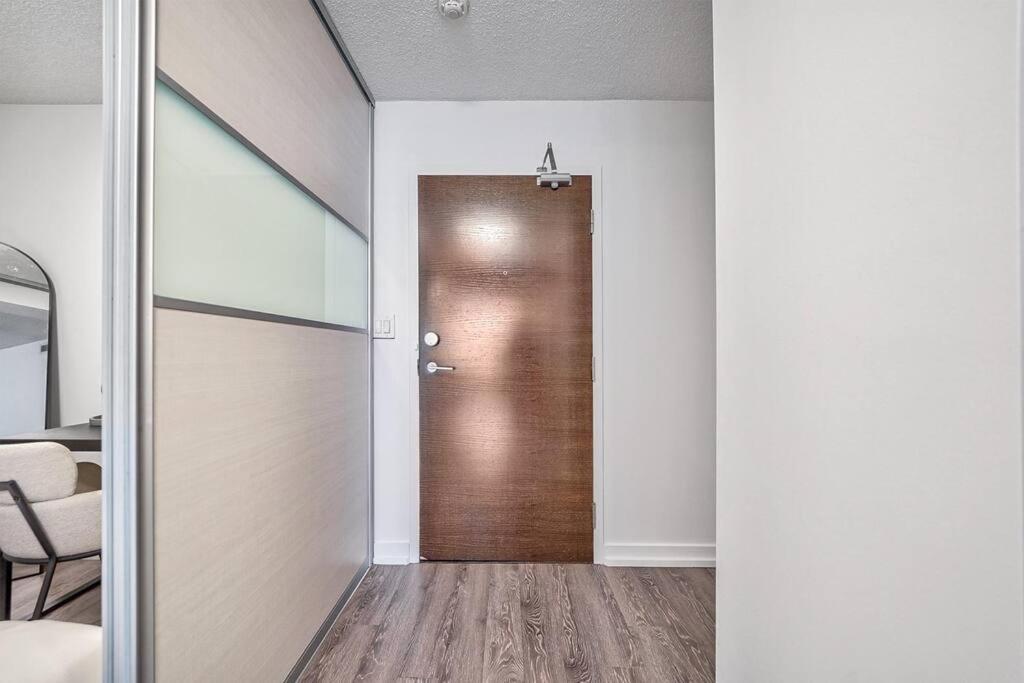 Designer 2BR Downtown Condo, Rogers Center