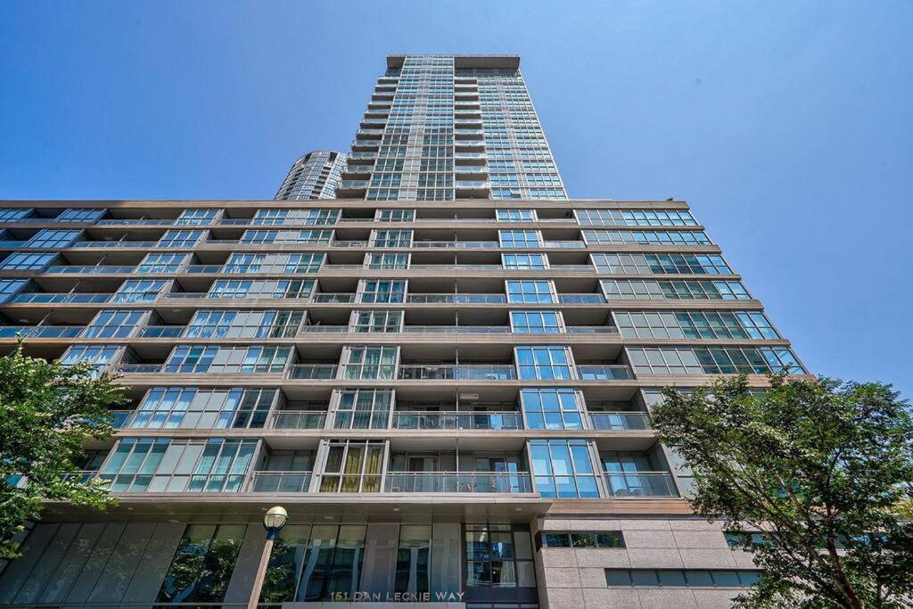 Designer 2BR Downtown Condo, Rogers Center