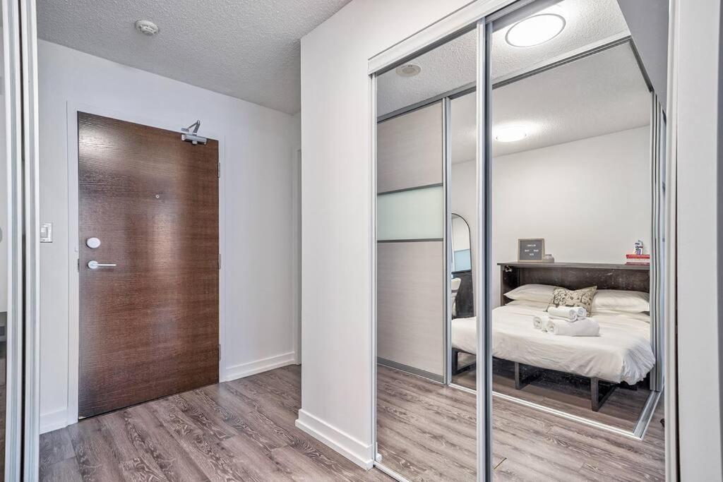 Designer 2BR Downtown Condo, Rogers Center