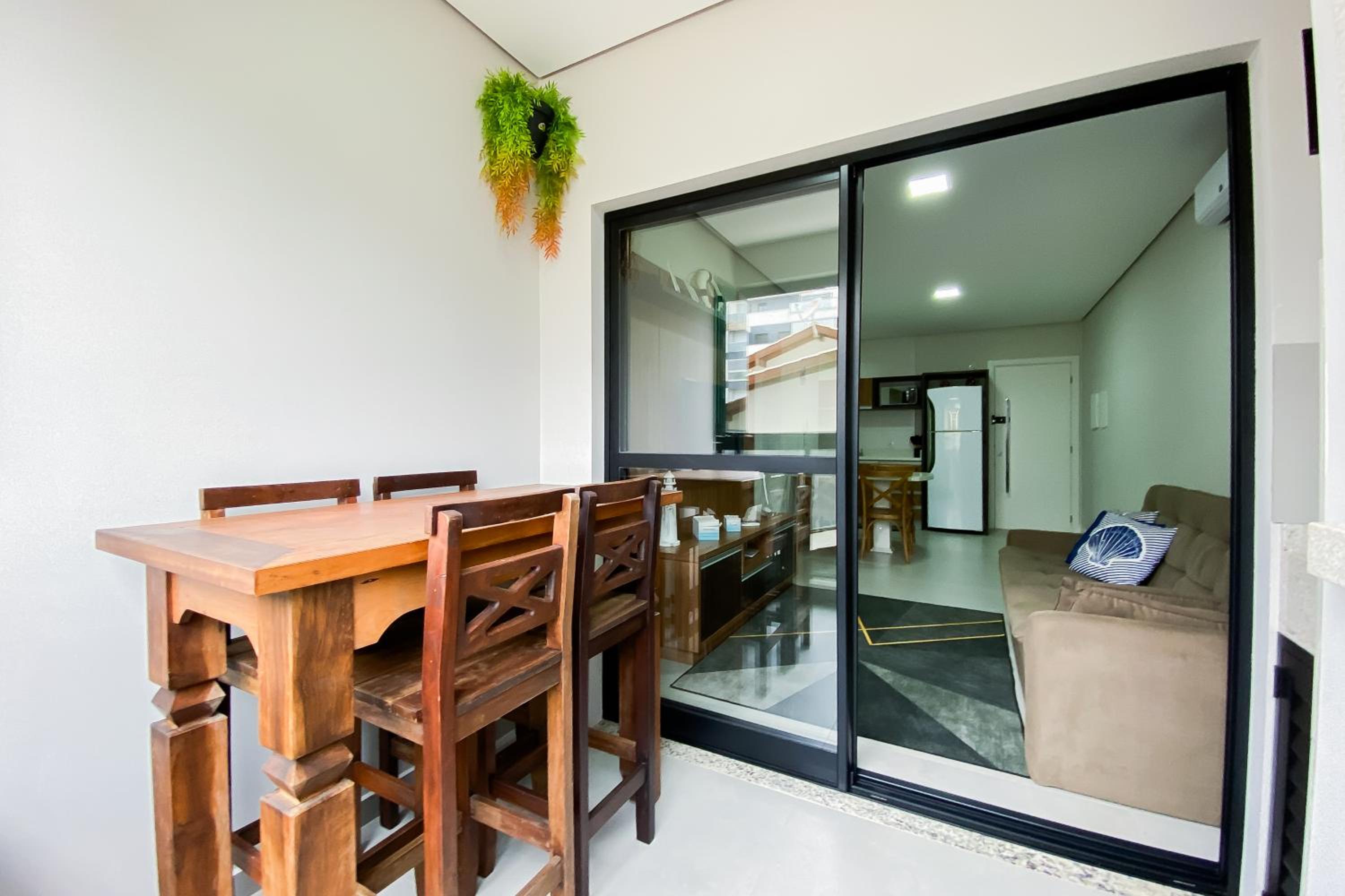 Apartamento super completo a 250mts do mar