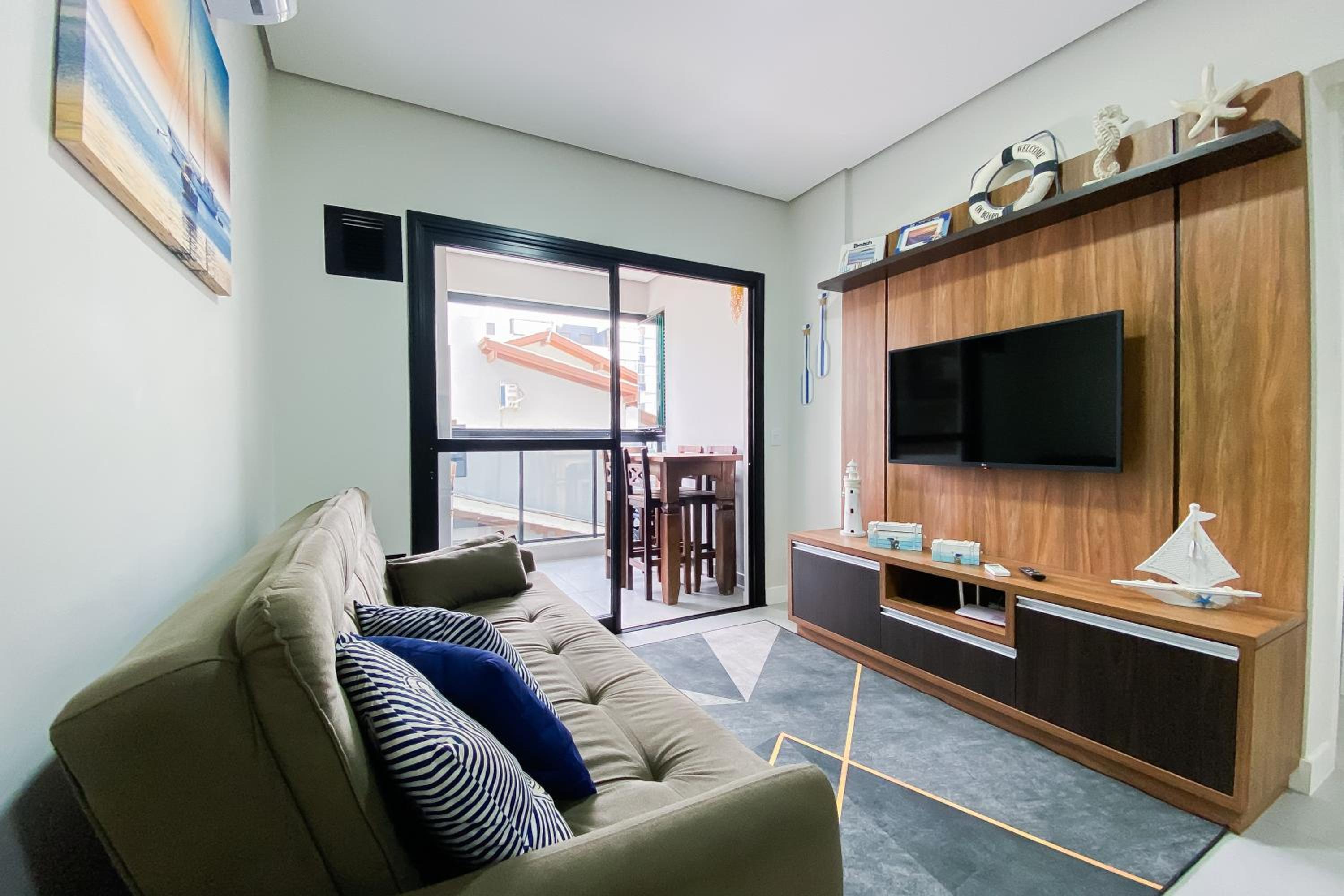 Apartamento super completo a 250mts do mar