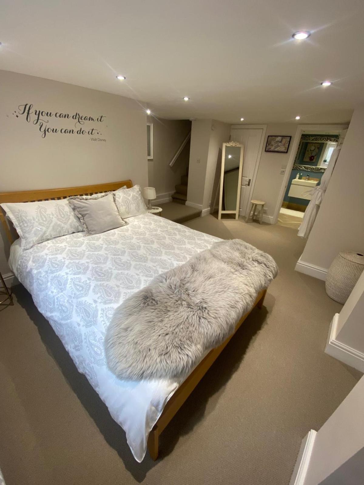 Award Winning Elegant luxurious refurbished meticulous 3 Bed