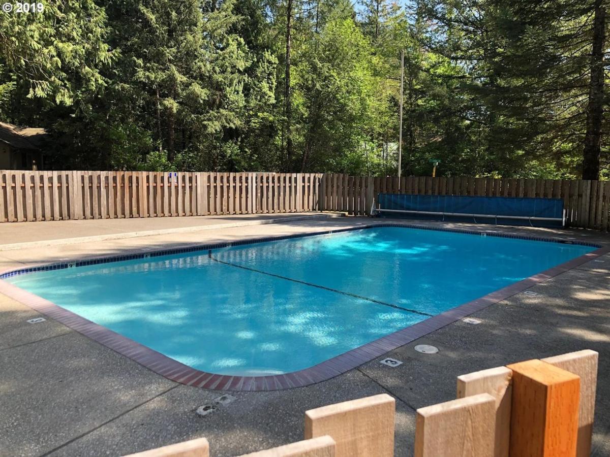 Pet Friendly Riverfront Escape w HotTub view 5