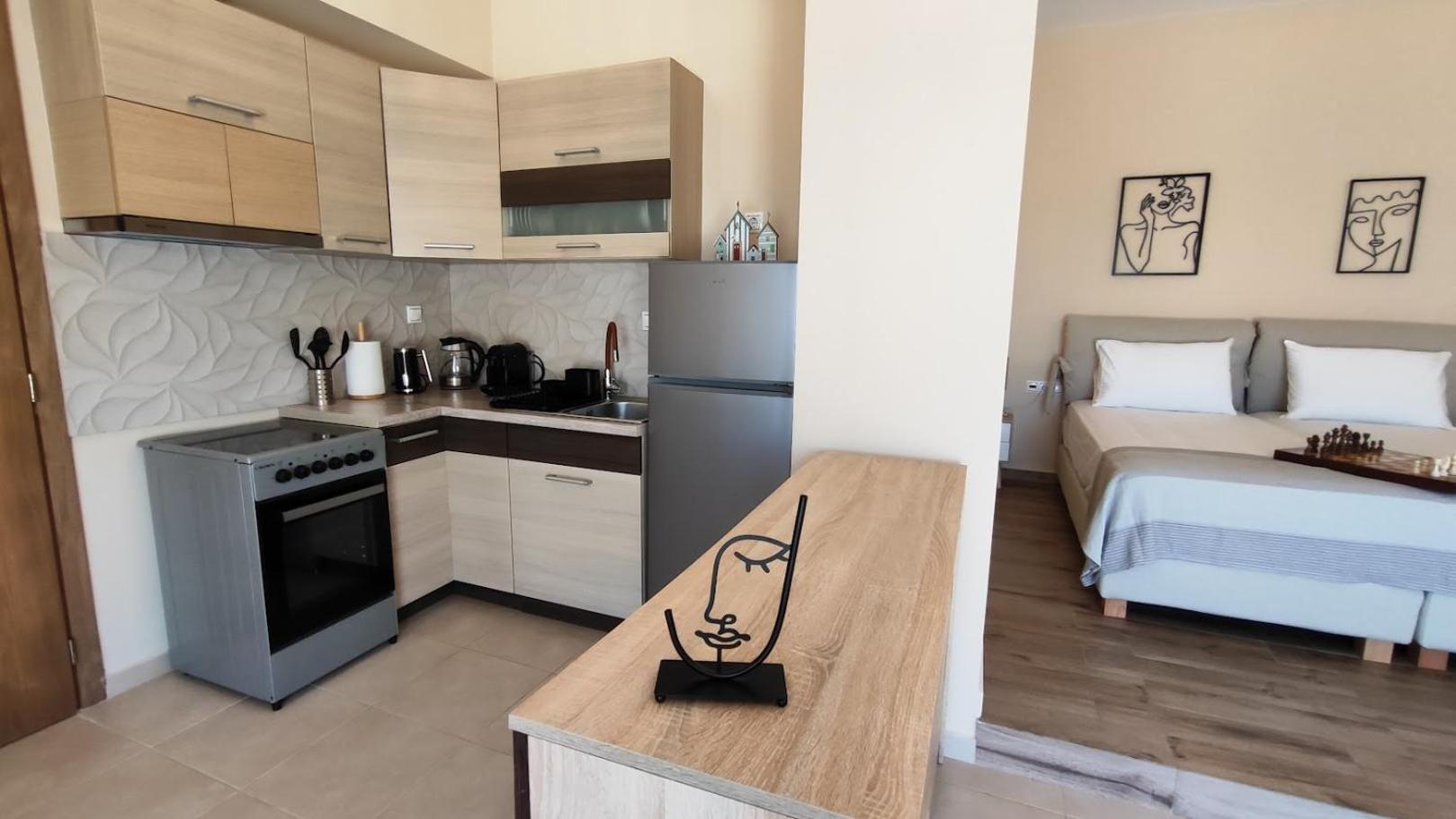 Romantic Beachfront Suite & Garden - Aqua Luna Bay view 5