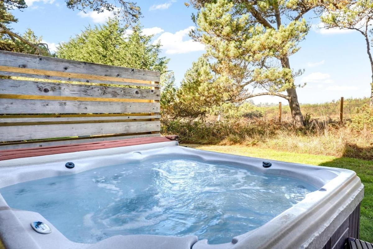 Blue Heron - Modern Chef Kitchen, Hot Tub near Beach view 3