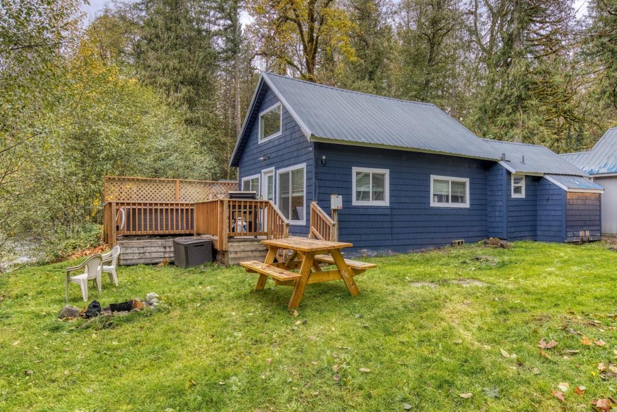 Pet-Friendly Riverfront Cabin with Hot Tub & BBQ - Riverbend 2 view 2