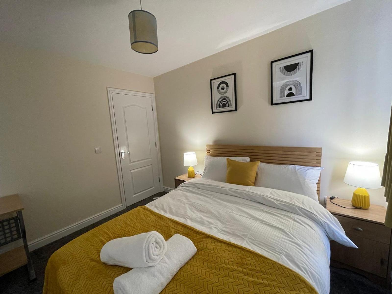 The Iris house is close to city centre and is ideal for tourists, visiting family members or work related activities including contractors view 3