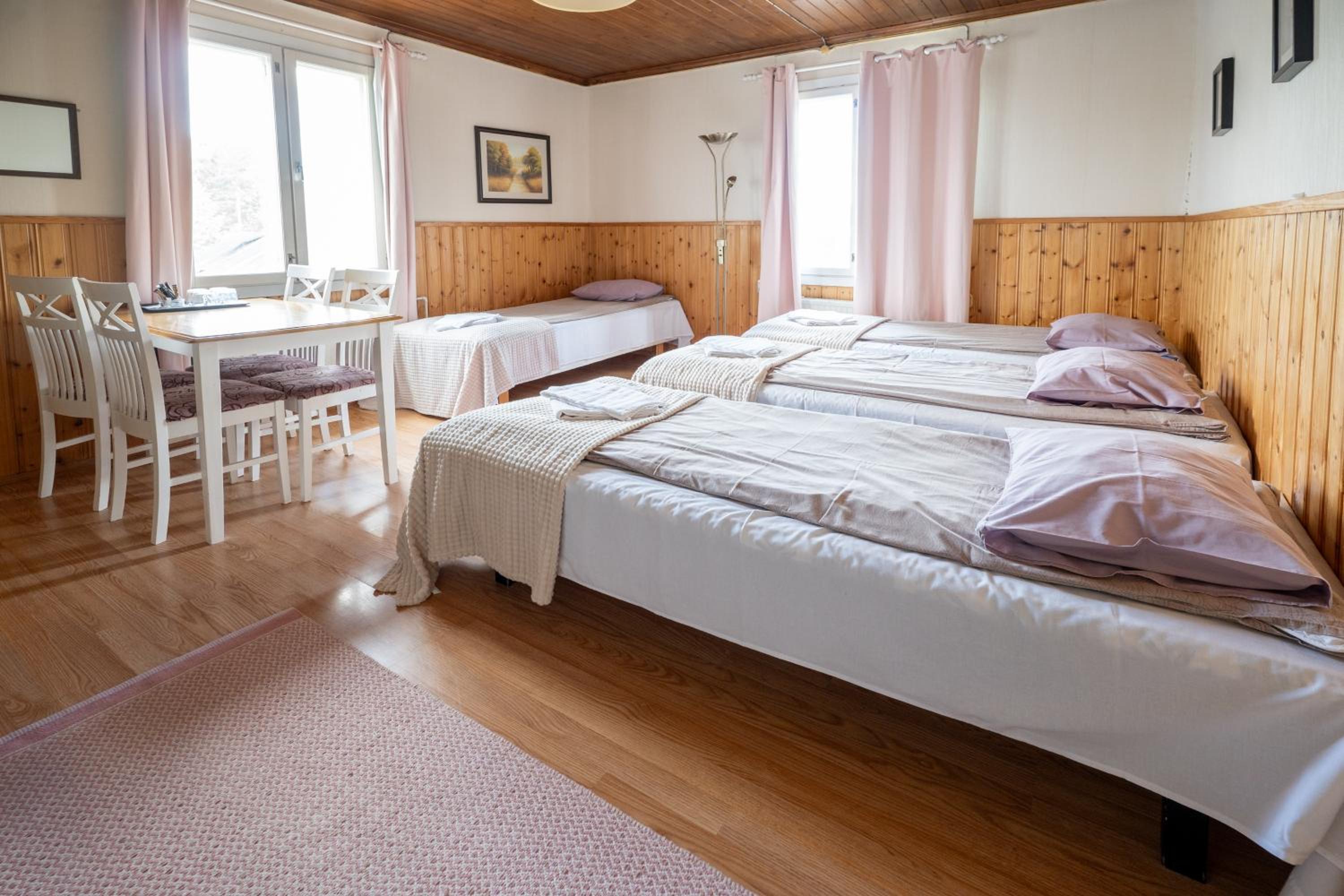 Arctic Guesthouse & Igloos