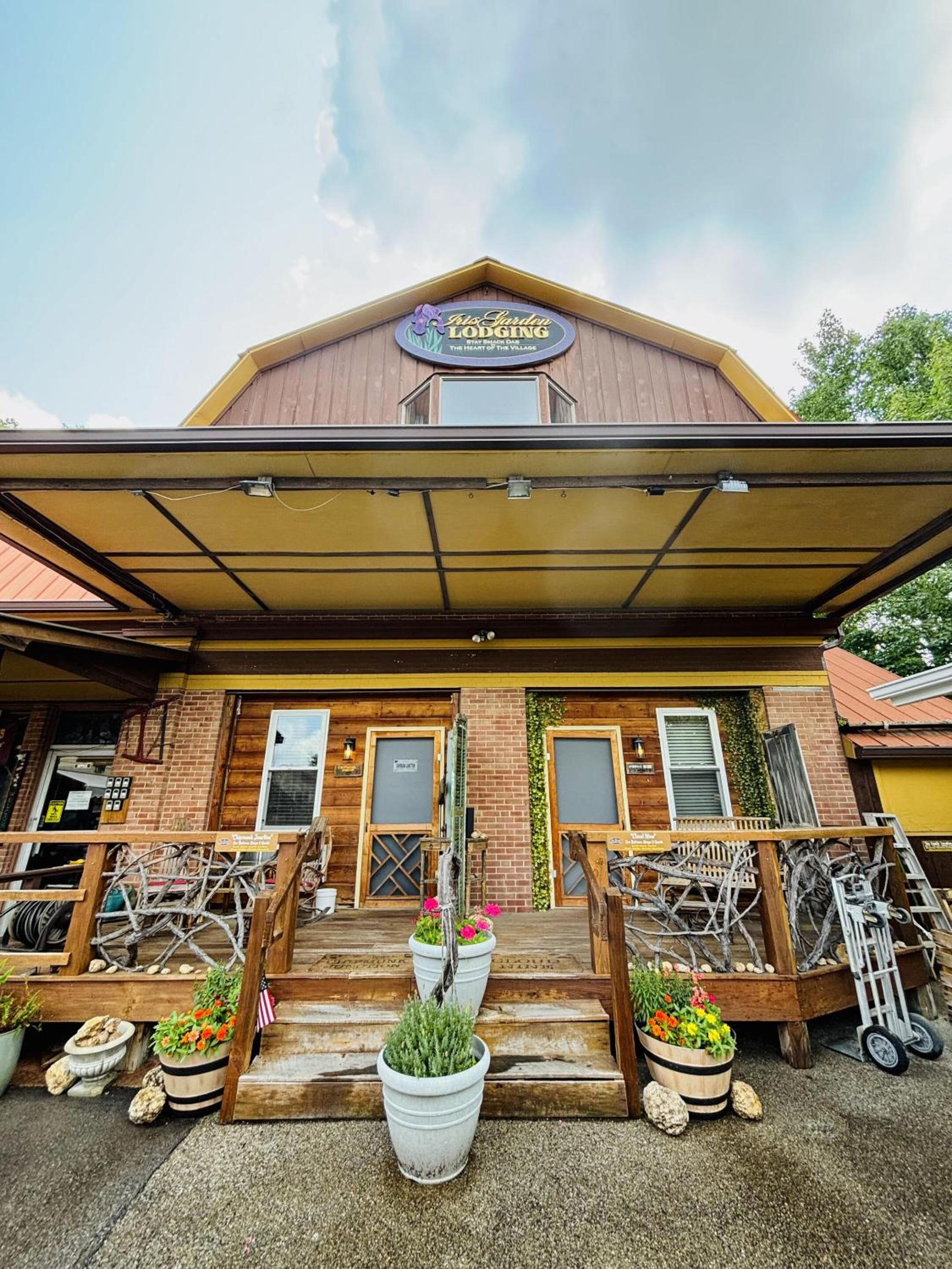 Bloomington Vacations - The Iris Garden Downtown Cottages and Suites - Property Image 4