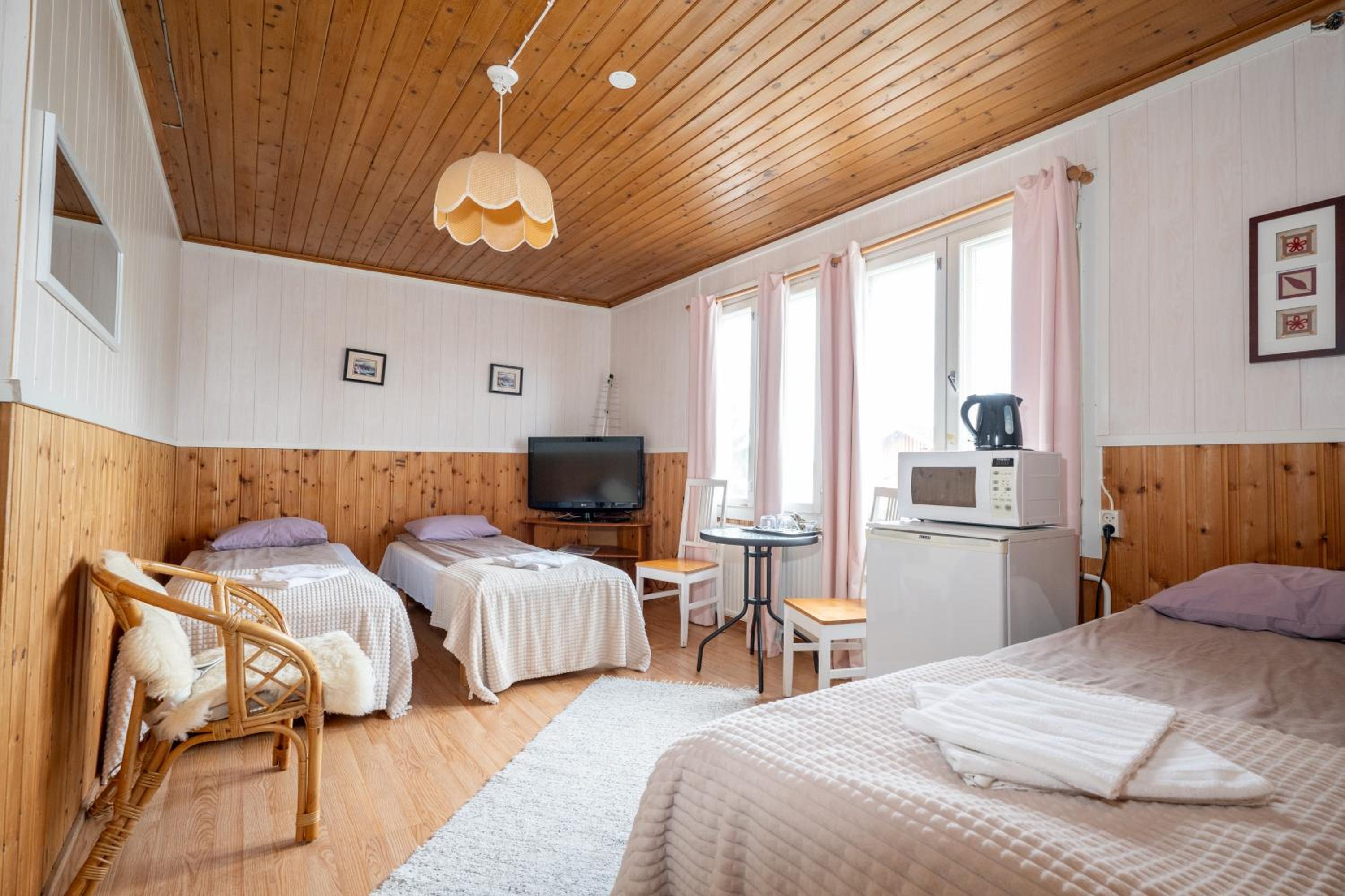 Arctic Guesthouse & Igloos