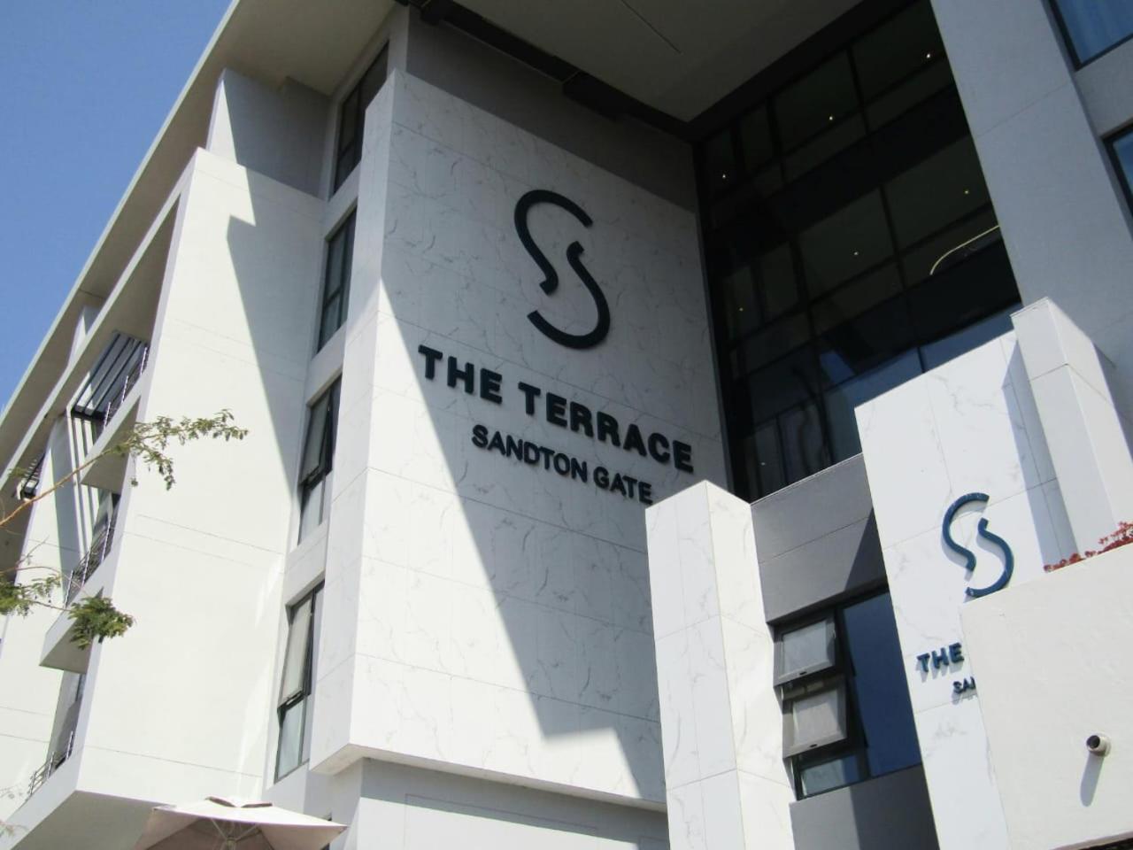 Sandton Gate Luxury 2 Bed Apartment - JOHANNESBURG