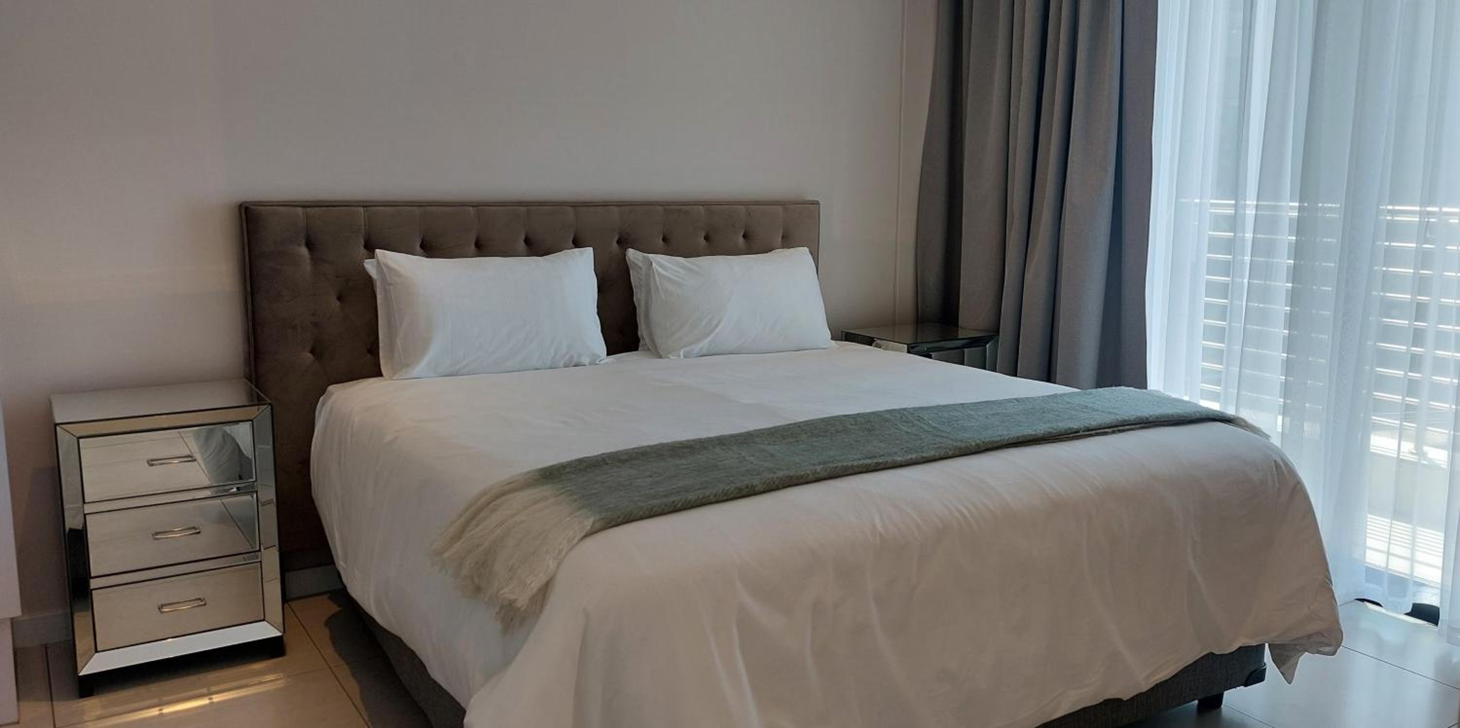 Sandton Gate Luxury 2 Bed Apartment - JOHANNESBURG