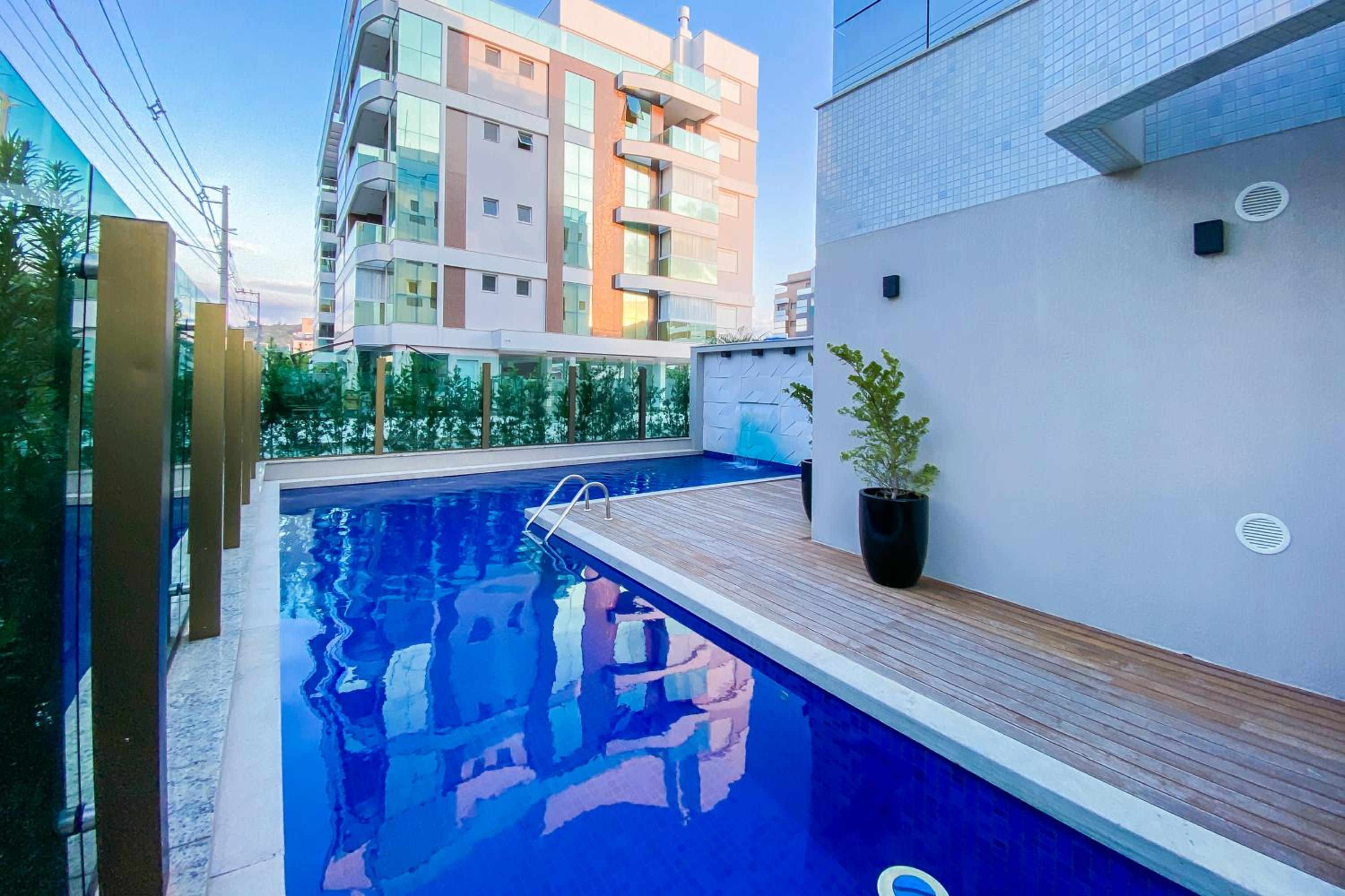 Apartamento super completo a 250mts do mar