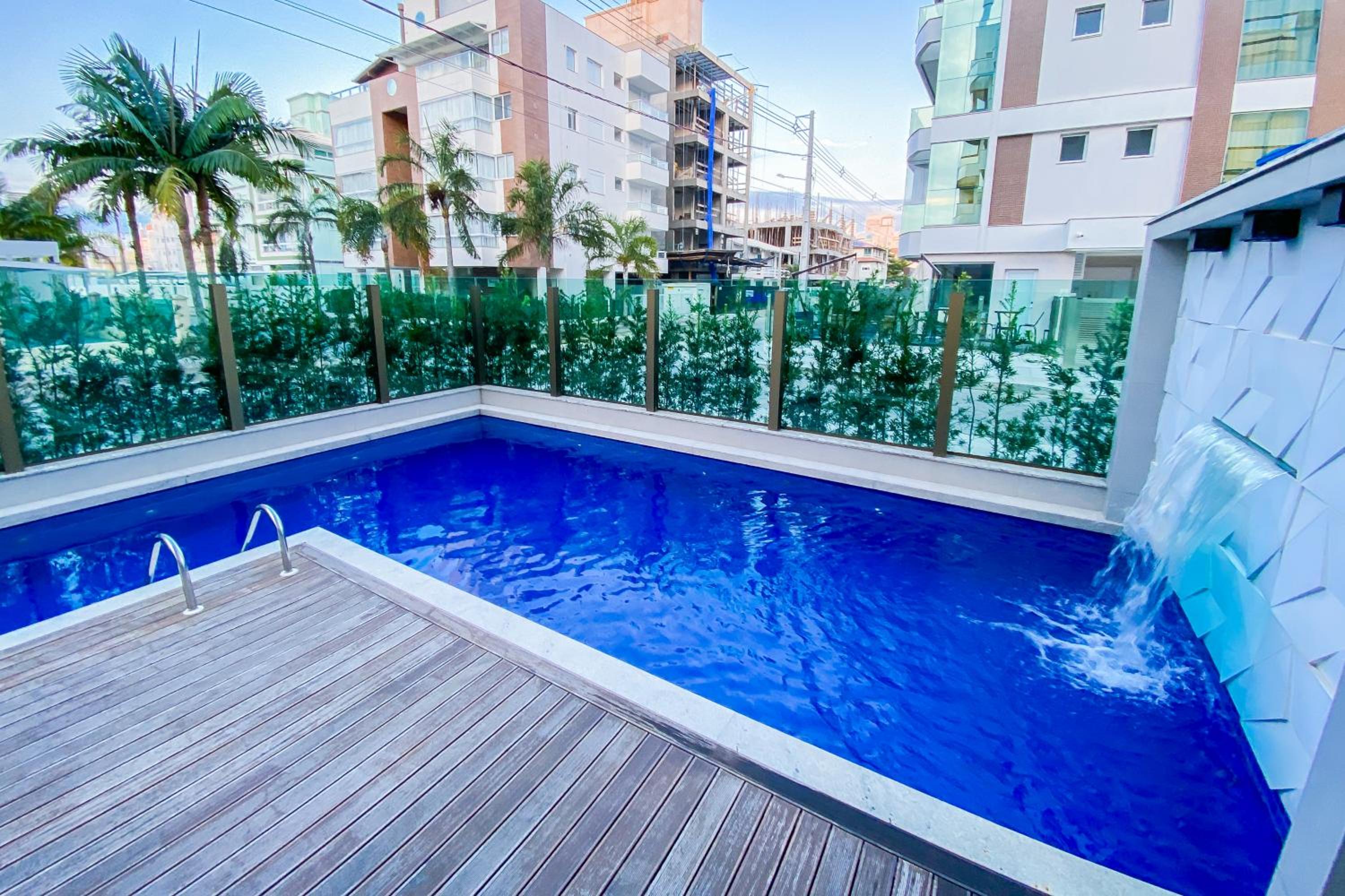 Apartamento super completo a 250mts do mar