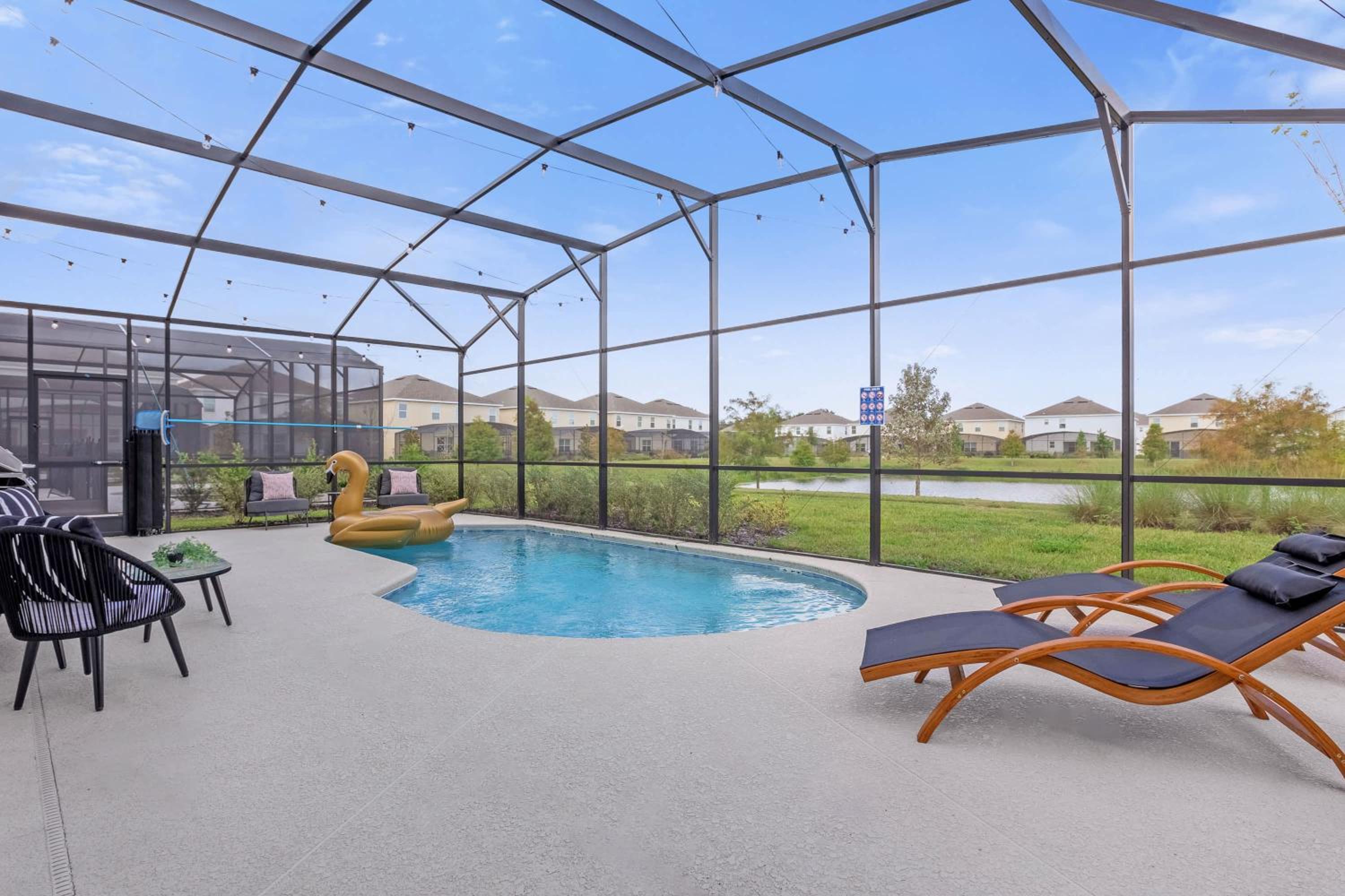 Modern 8BR Family Home with private Pool & BBQ view 4