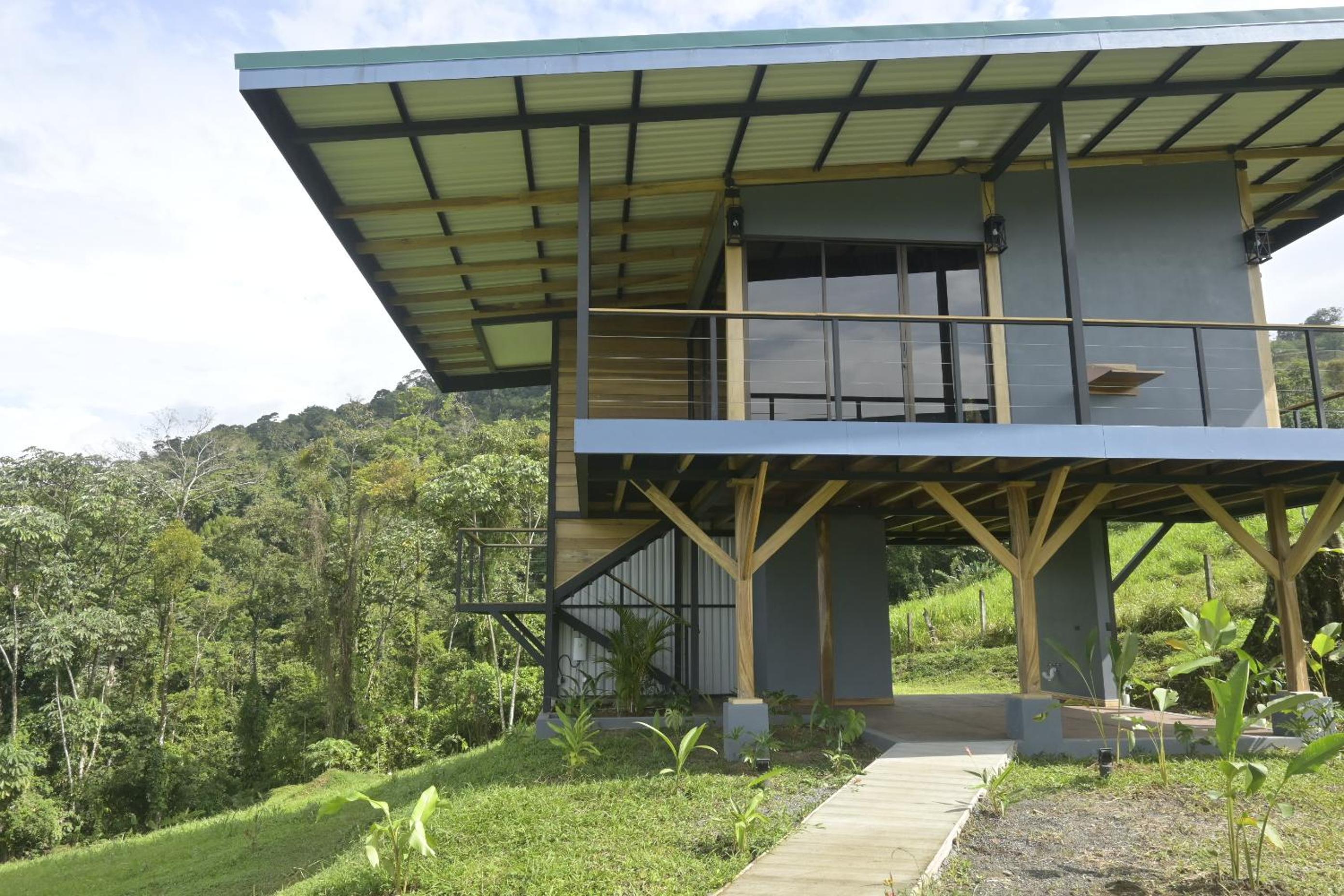 Hotel Arenal Hideaway - Image 1