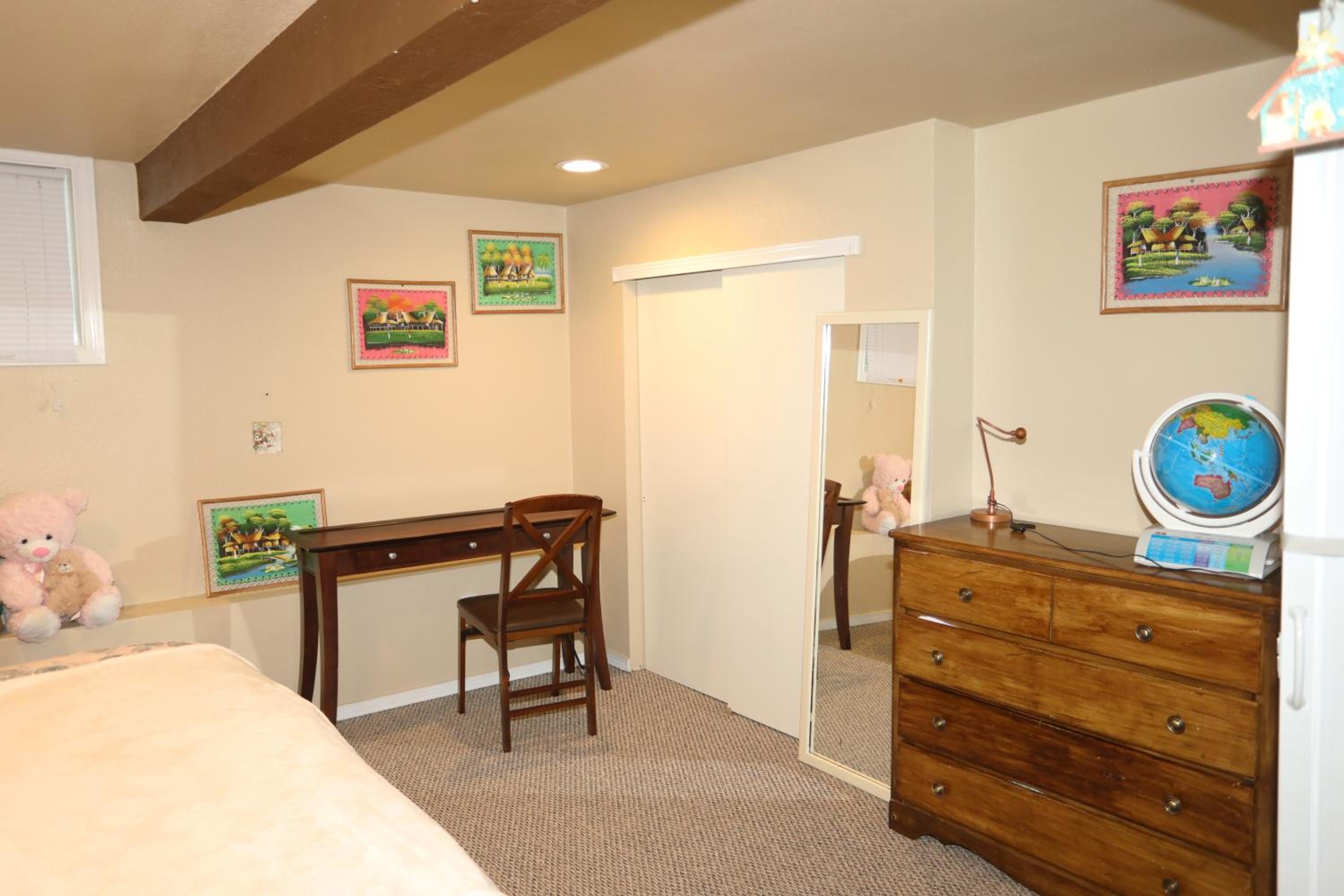 Oasis Hideaway close to downtown Bellevue Square Mall view 3