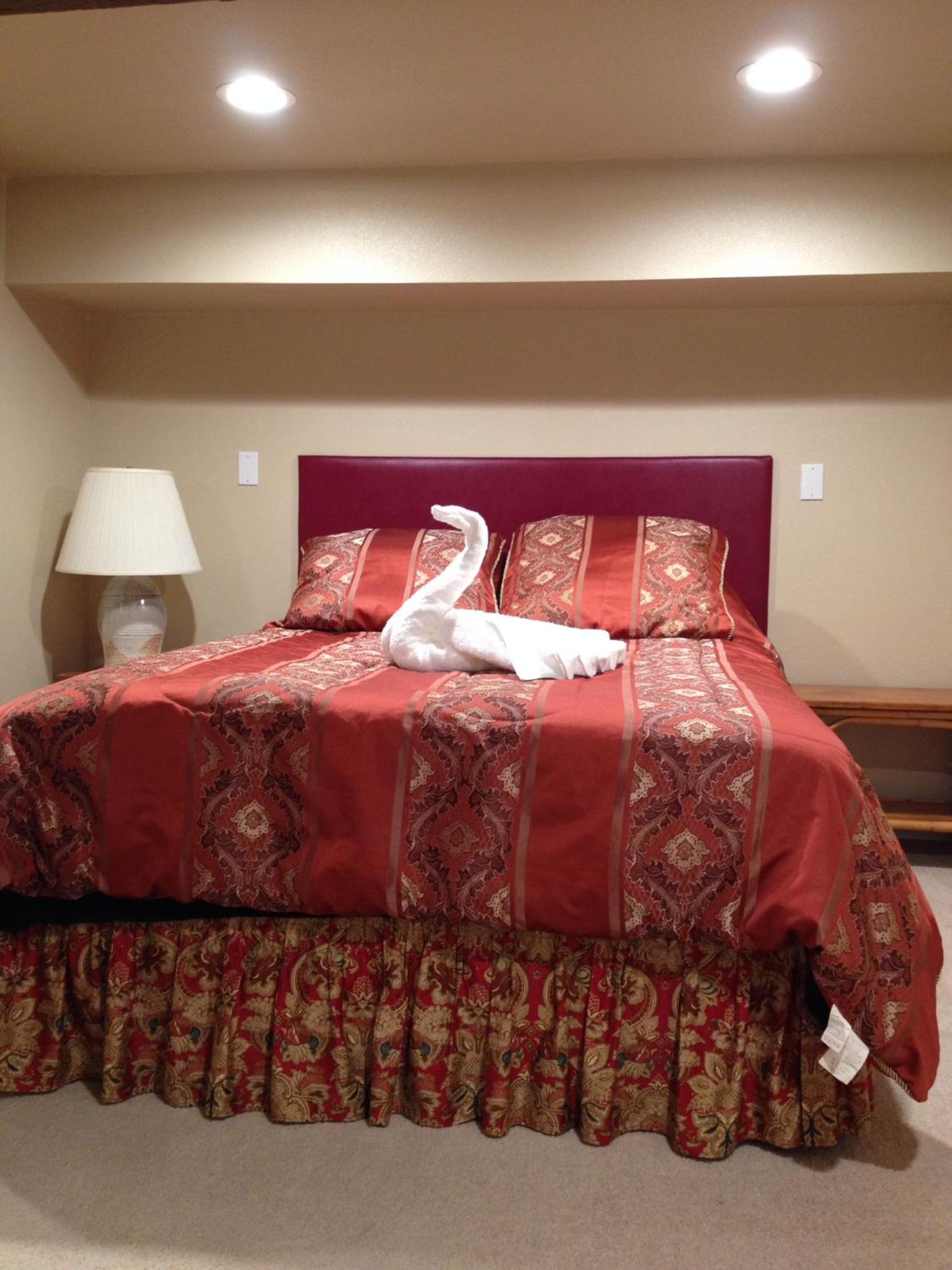 Oasis Hideaway close to downtown Bellevue Square Mall view 4