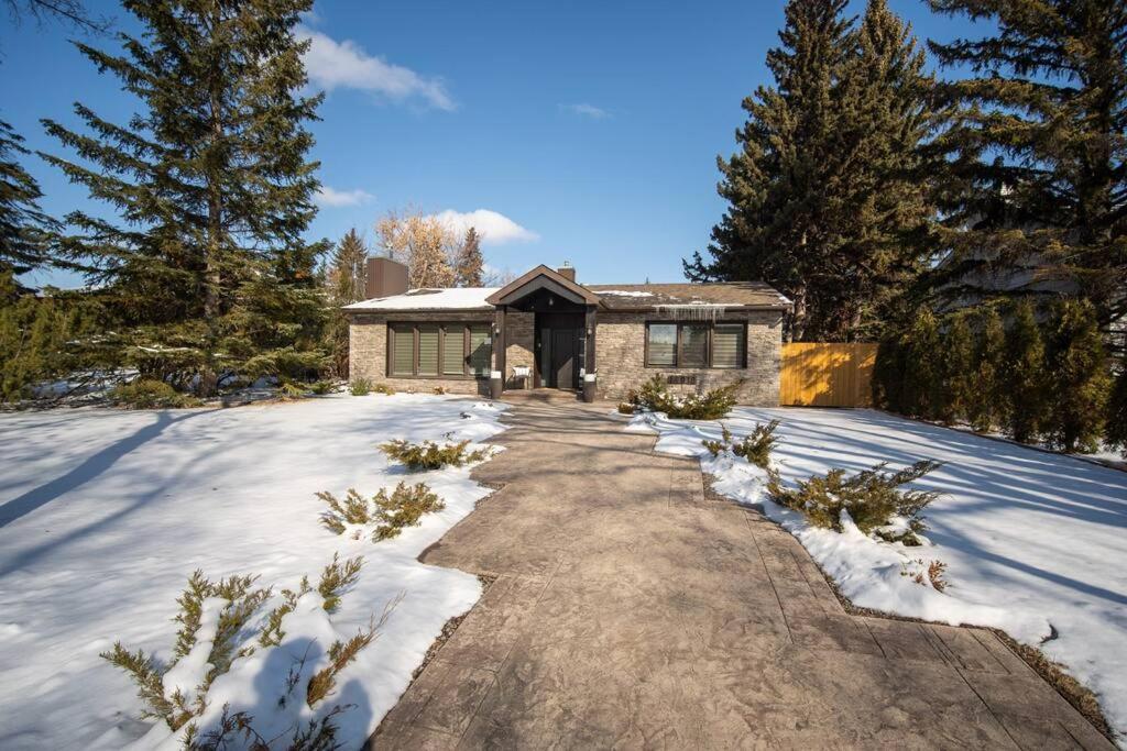 The Rockmount Glenora