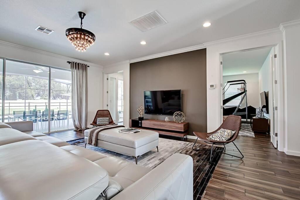 2643 KiaOra Villa 7Bd Private Pool and Game Room view 4