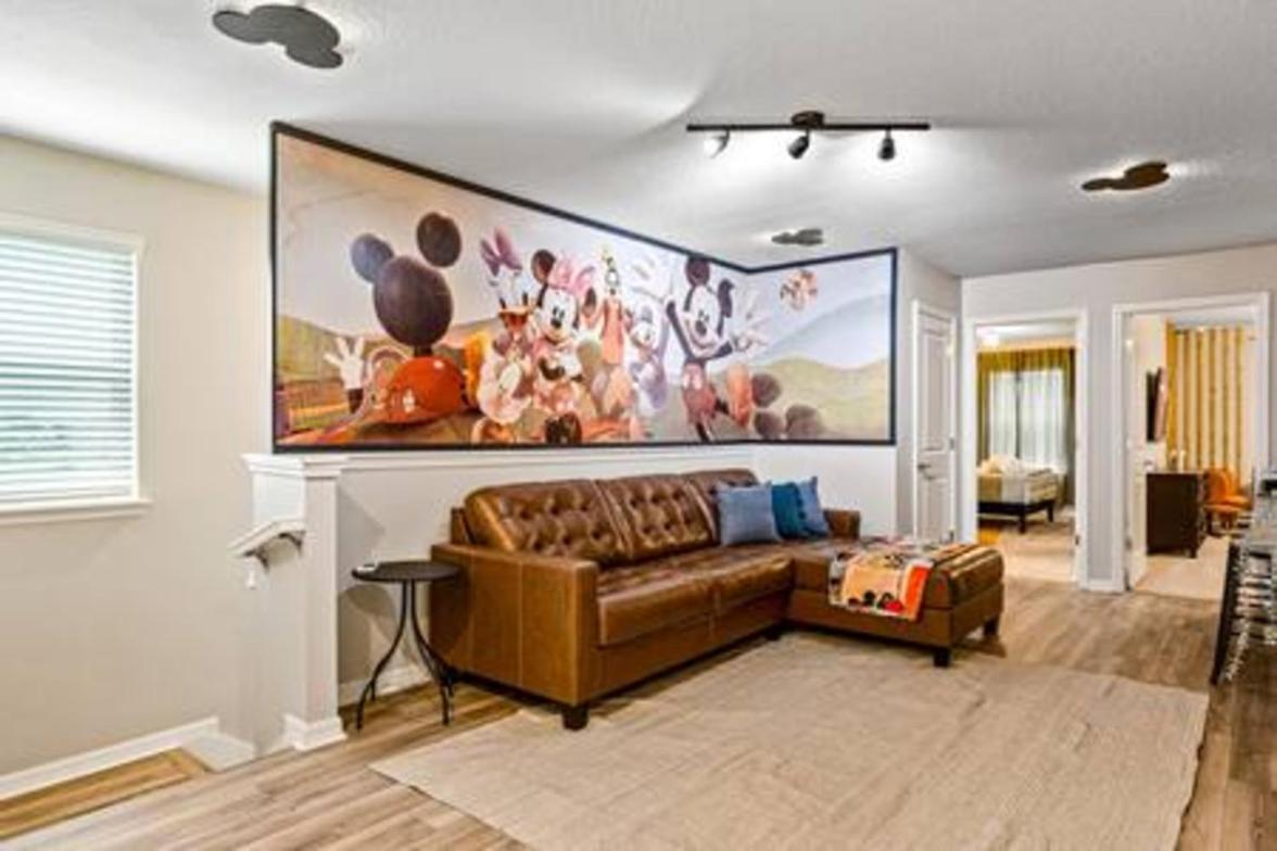Brand New Charming Home 9 Miles to Disney