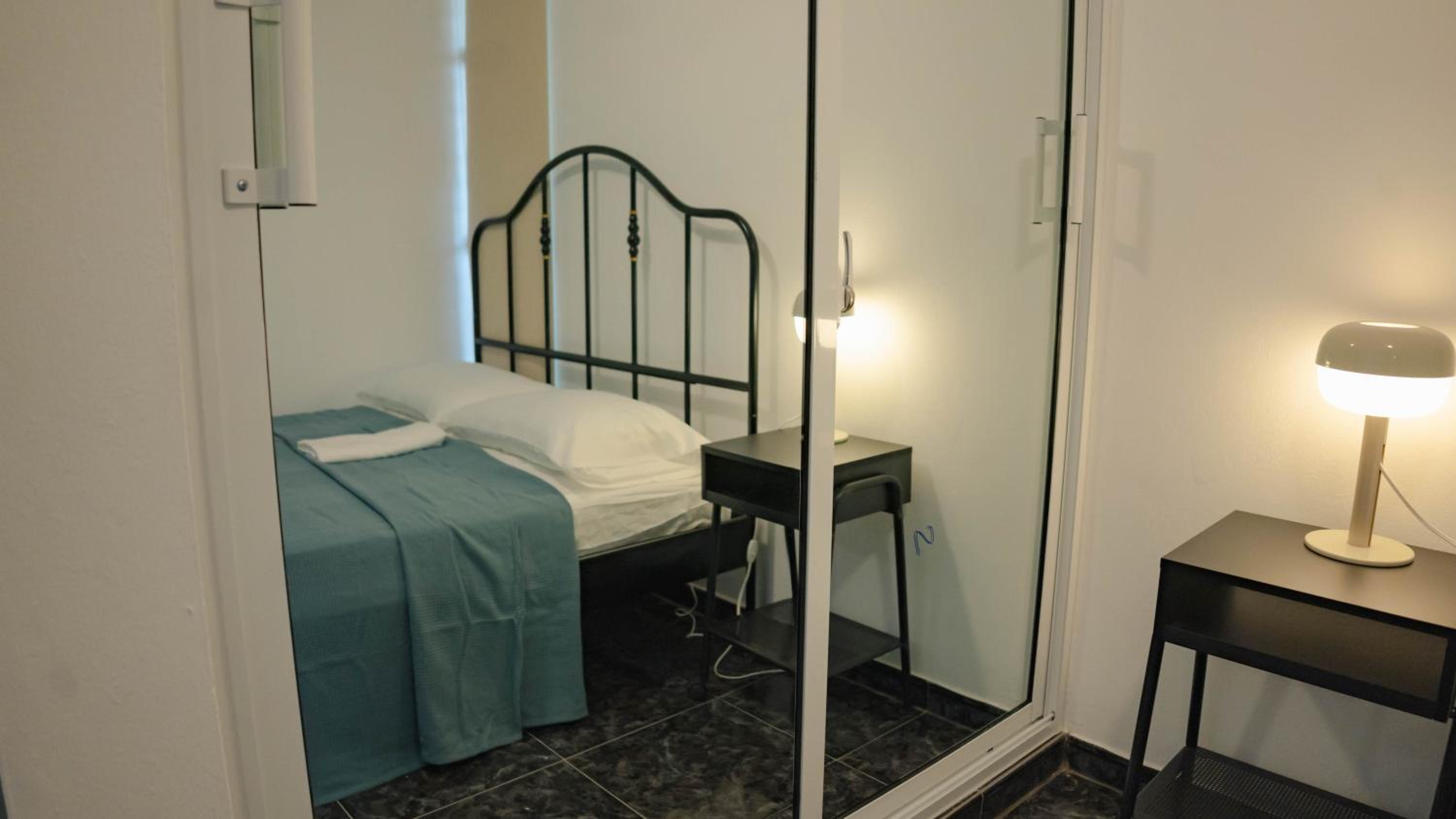 Residenciales H1 & H2 - Breakfast & Room Service - Airport close view 2