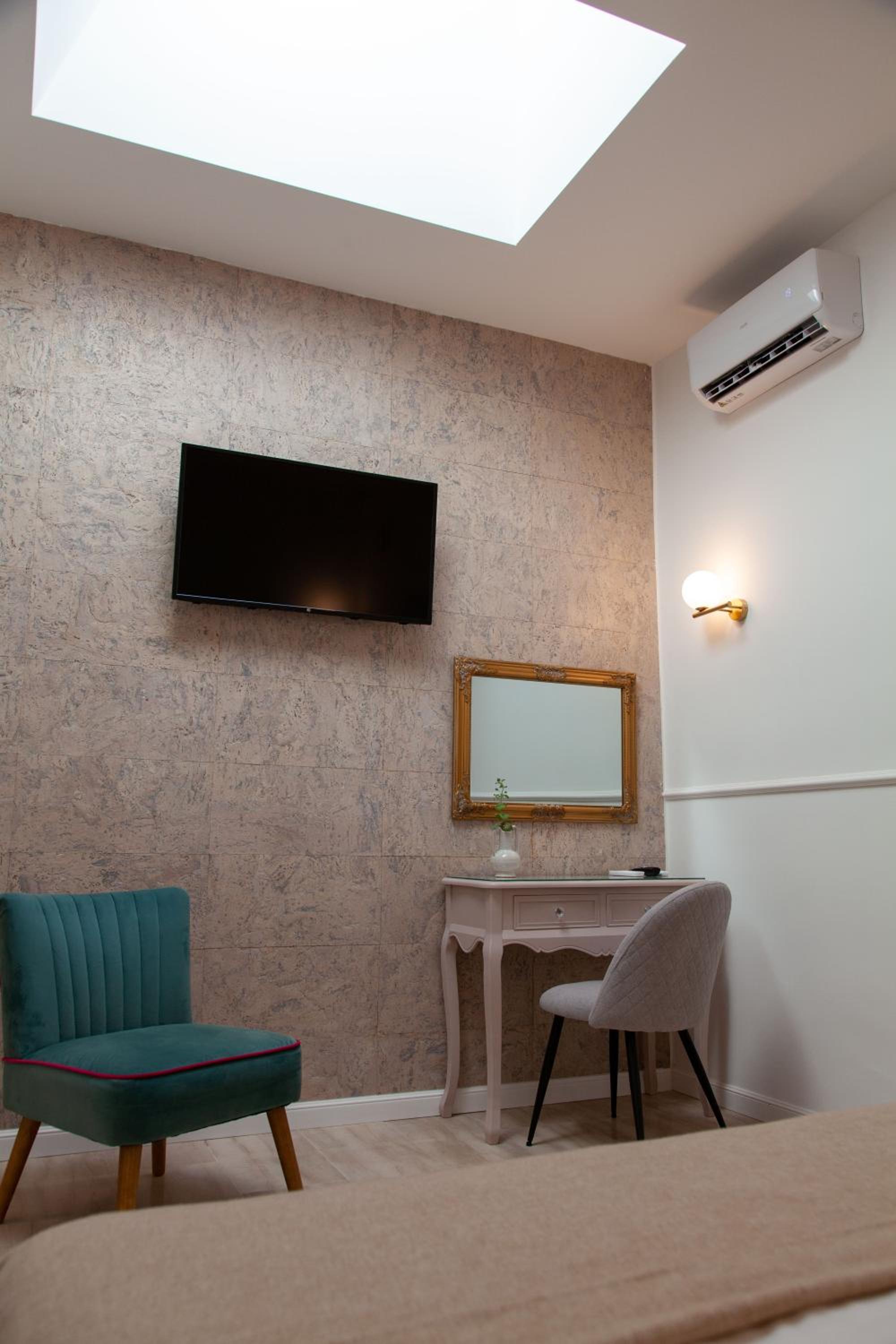 Via Polonia - Boutique Studios Corfu