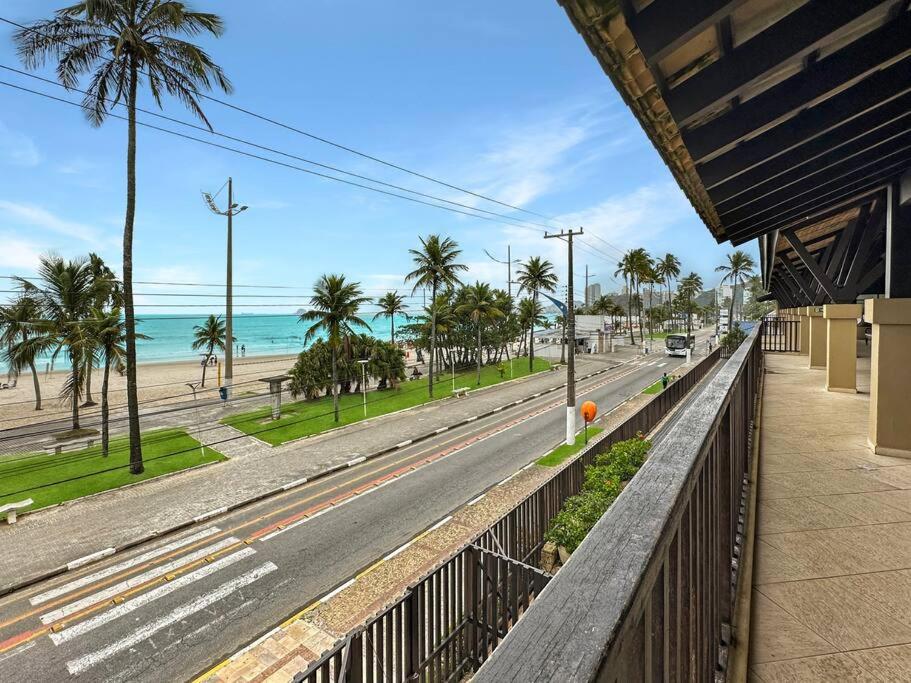 Apt com Varanda Gourmet Beira Mar Lindo Condominio