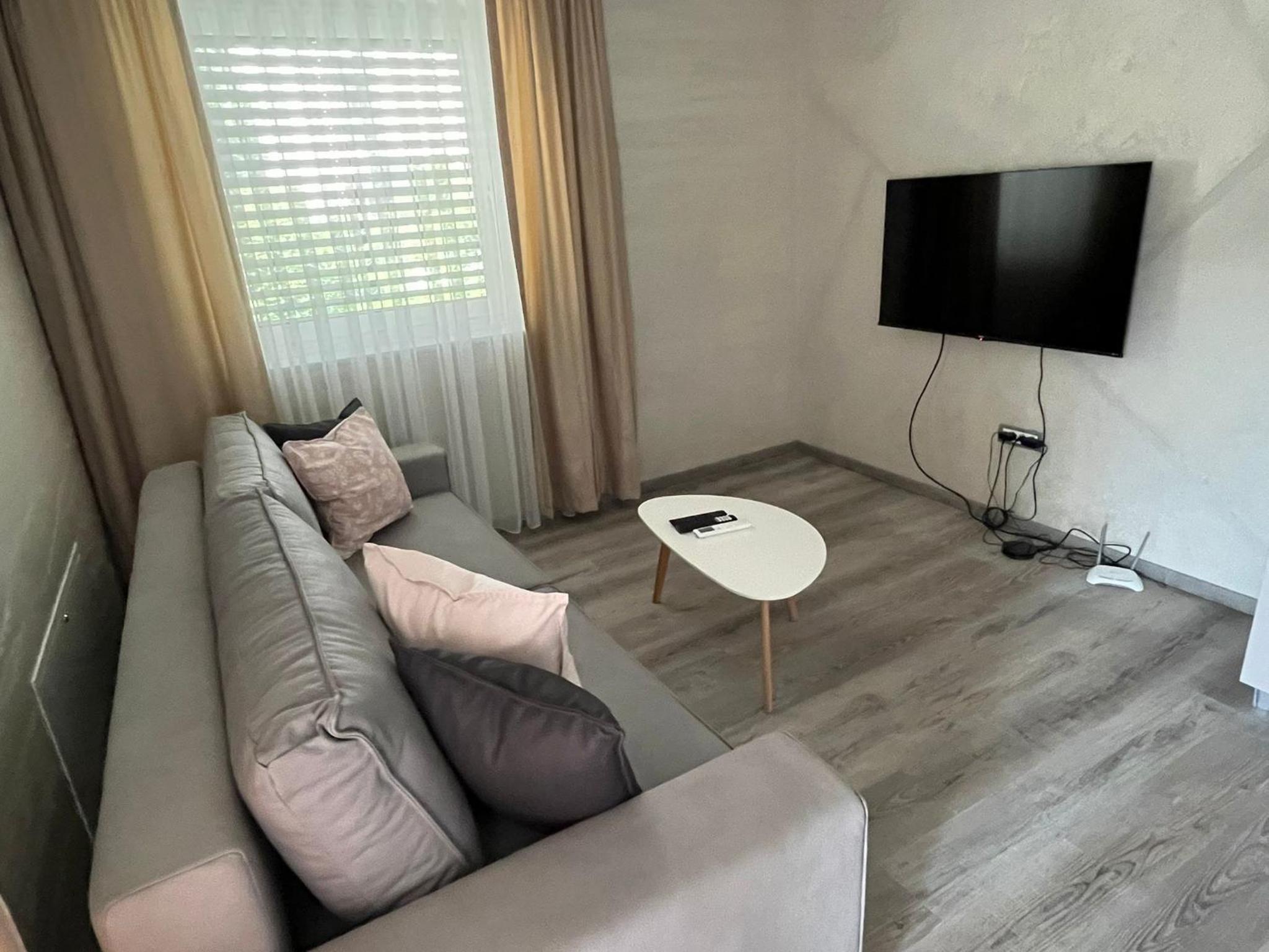 Vila Moste 2 - Free parking & pool, EV station