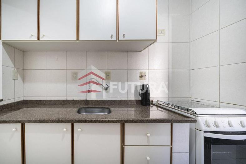 Aconchegante apartamento 2 dormitórios a 30 metros da praia LA001E