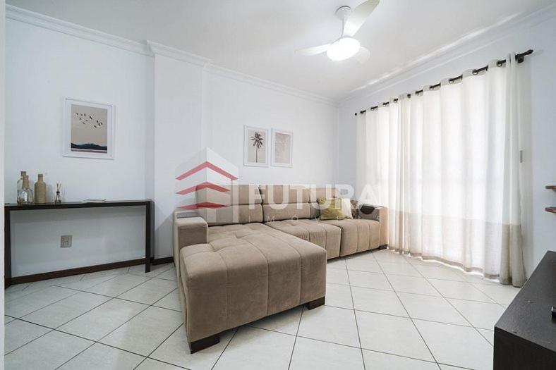 Aconchegante apartamento 2 dormitórios a 30 metros da praia LA001E