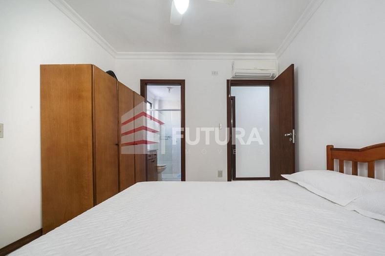 Aconchegante apartamento 2 dormitórios a 30 metros da praia LA001E