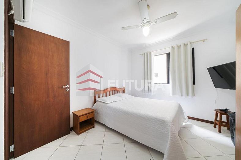 Aconchegante apartamento 2 dormitórios a 30 metros da praia LA001E