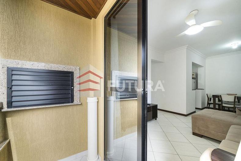 Aconchegante apartamento 2 dormitórios a 30 metros da praia LA001E