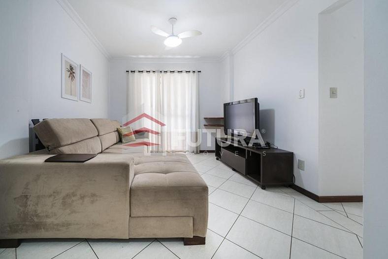 Aconchegante apartamento 2 dormitórios a 30 metros da praia LA001E