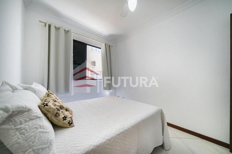 Aconchegante apartamento 2 dormitórios a 30 metros da praia LA001E
