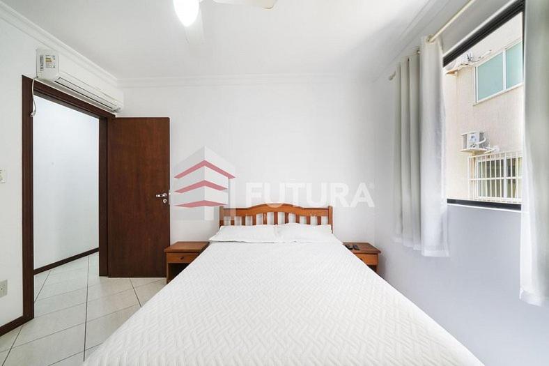 Aconchegante apartamento 2 dormitórios a 30 metros da praia LA001E