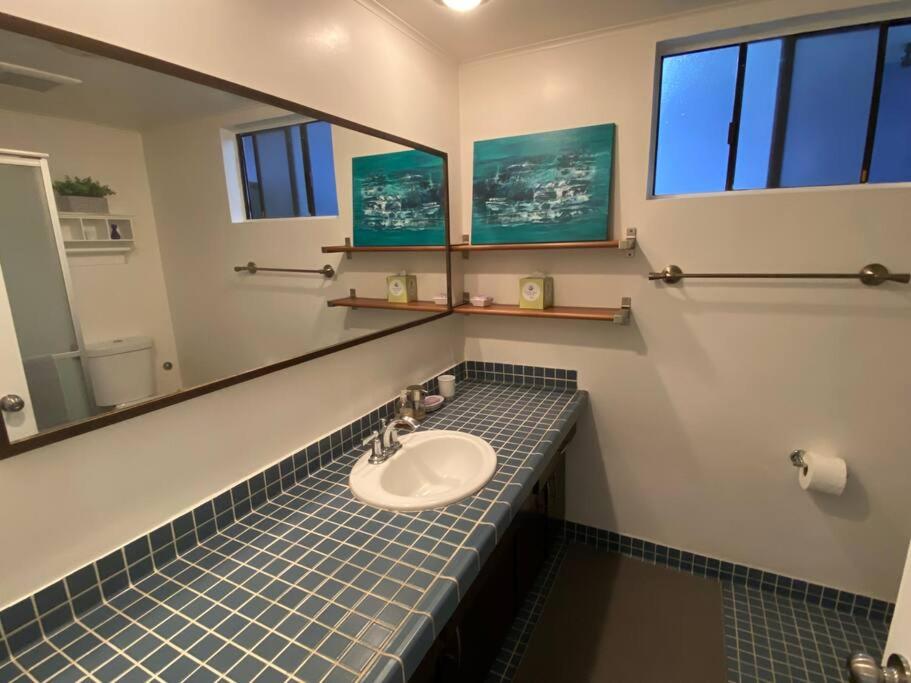 Lovely one bedroom guest house in Encino village
