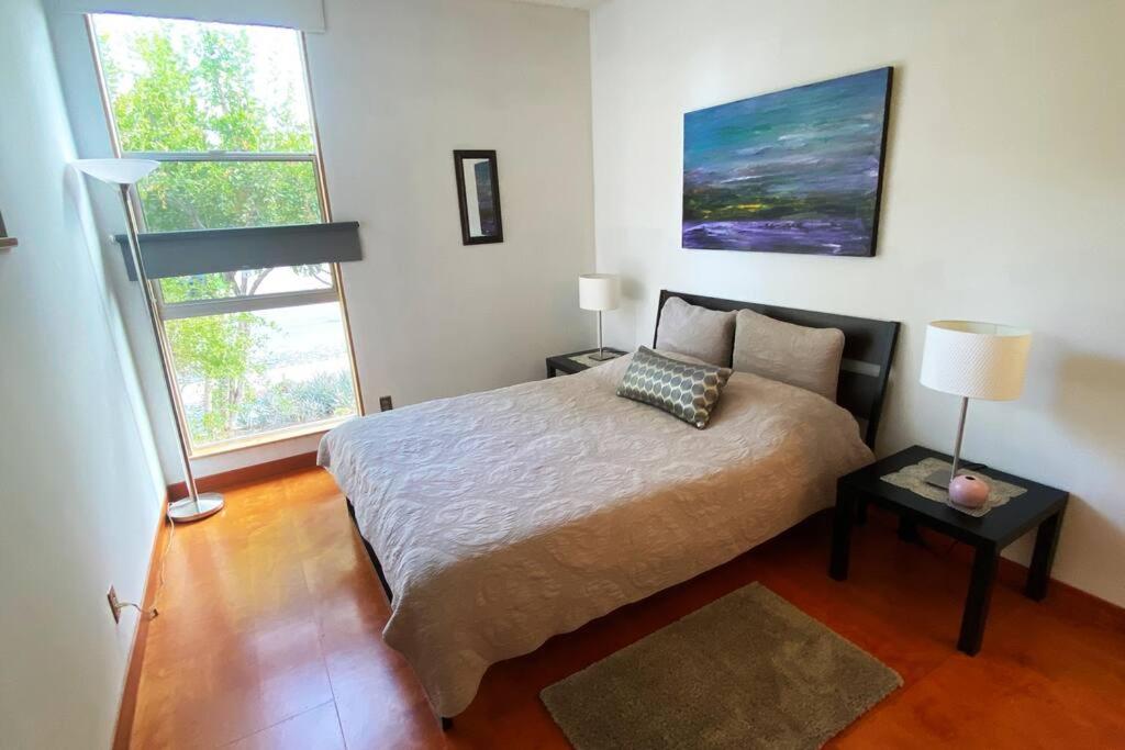 Lovely one bedroom guest house in Encino village