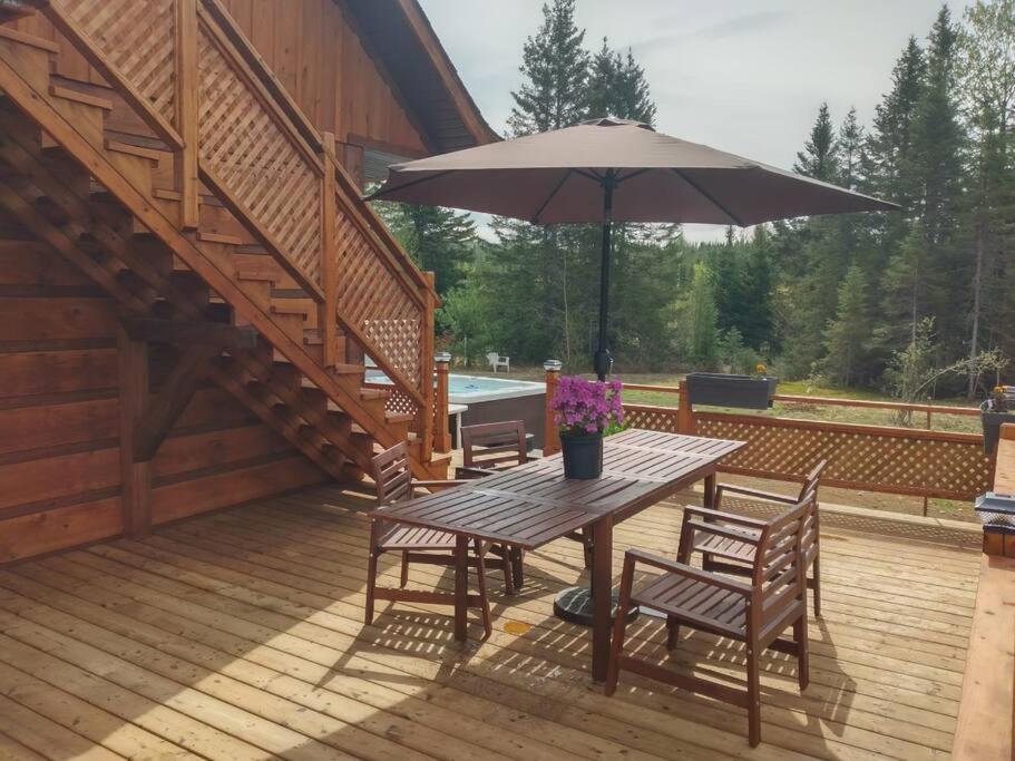 The Escapade - Private hot tub with pool table