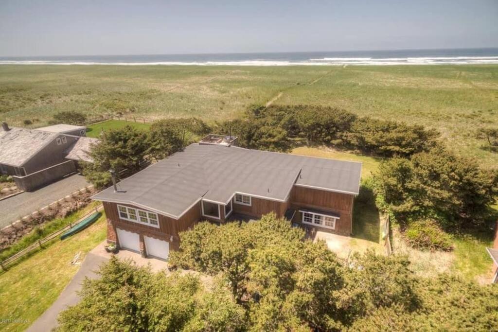 Playa Doberman Oceanfront Townhouse with Gym - main view