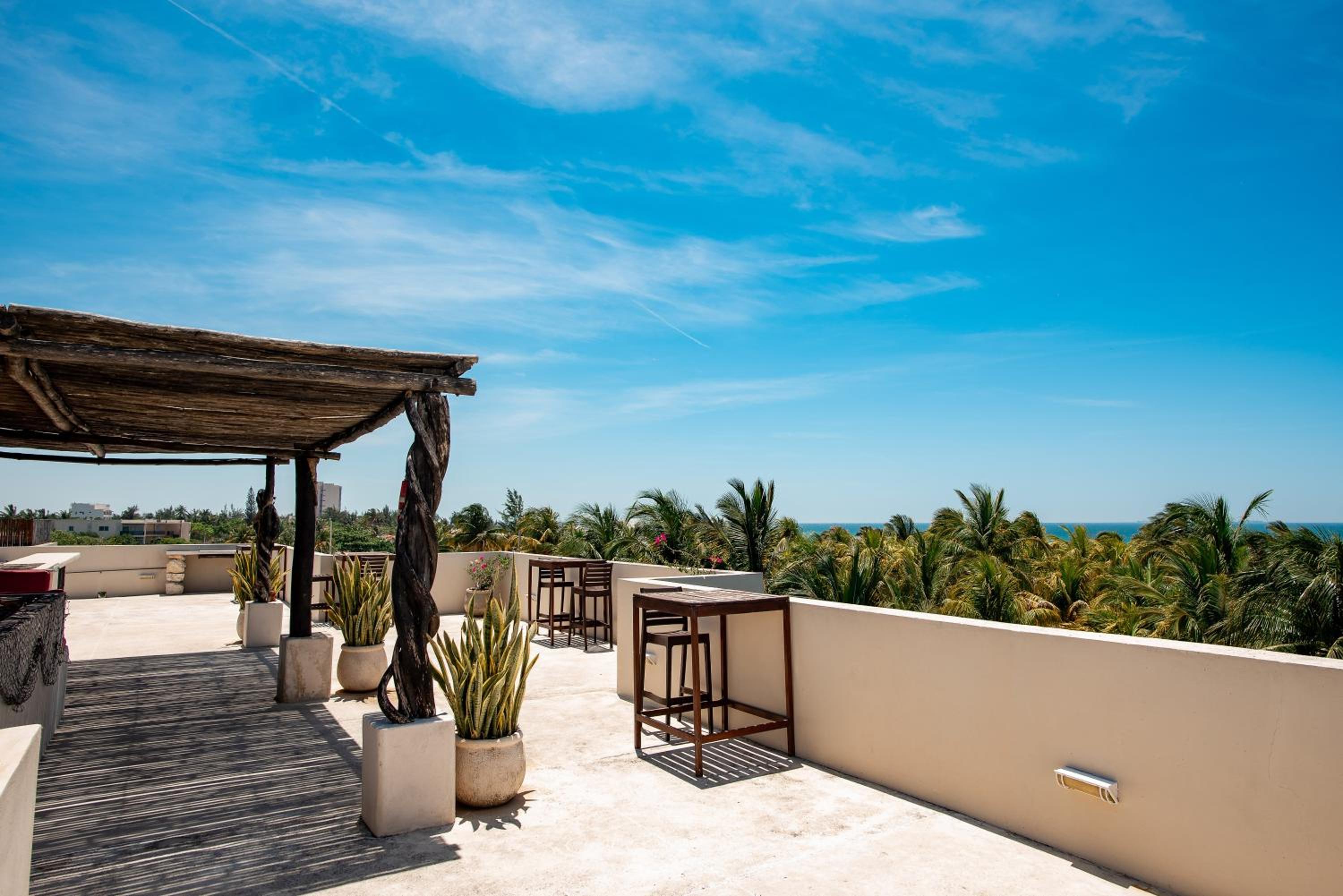 Elegant and comfy 2BR 1 block from the Ocean view 4