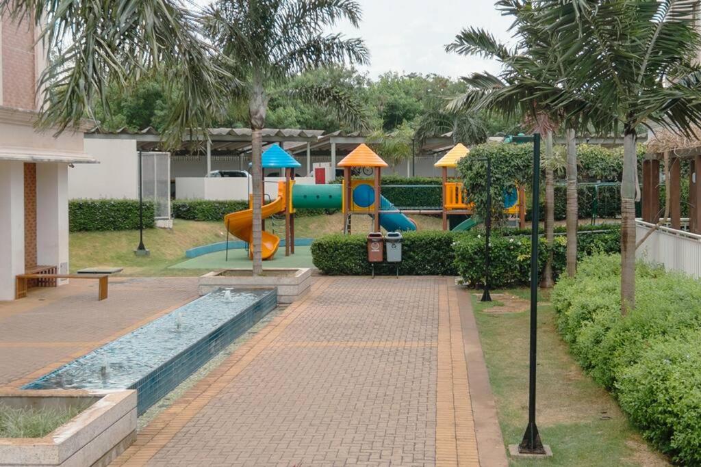 Excelente Luxo Piscina Ar VIV202