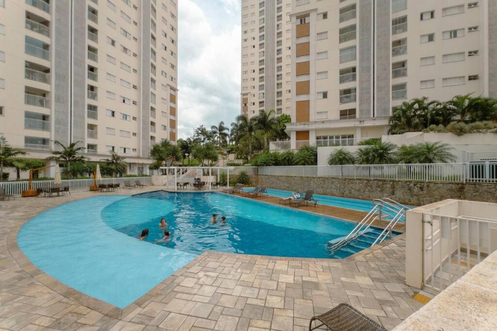 Excelente Luxo Piscina Ar VIV202