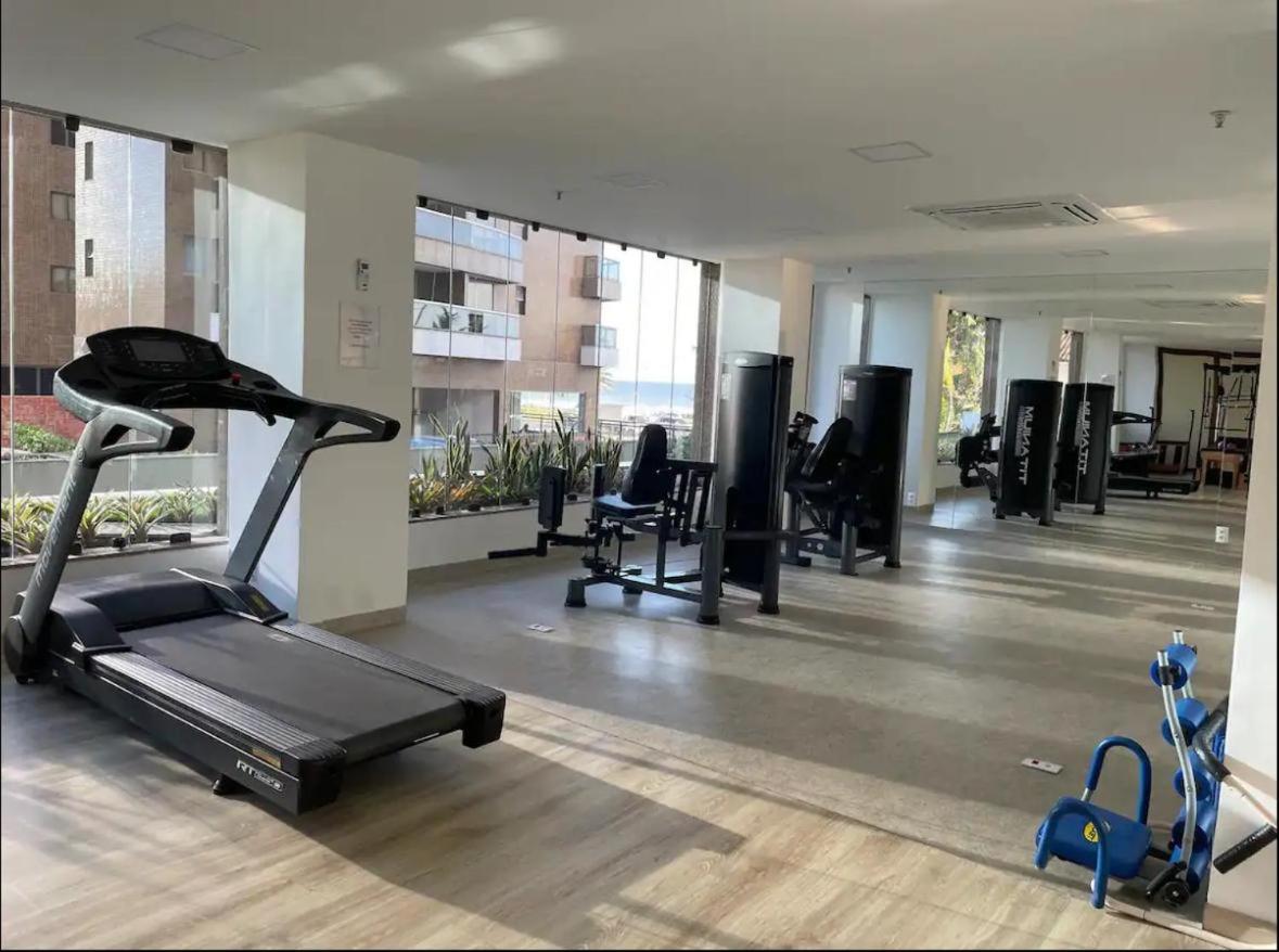 Lindo apto no melhor lugar da Barra da Tijuca! Com uma vista de tirar o fôlego, frente para o mar! Totalmente equipado e decorado ao lado dos melhores hoté