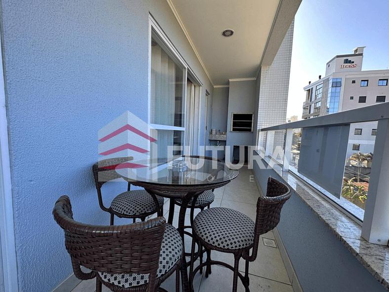 Belíssimo apartamento a poucos metros da praia LA003E