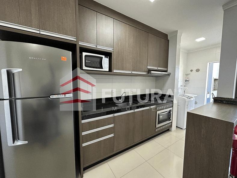 Belíssimo apartamento a poucos metros da praia LA003E