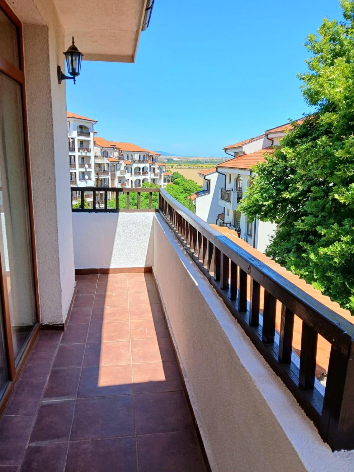 Scenic, 2 Bedroom Apt with Views